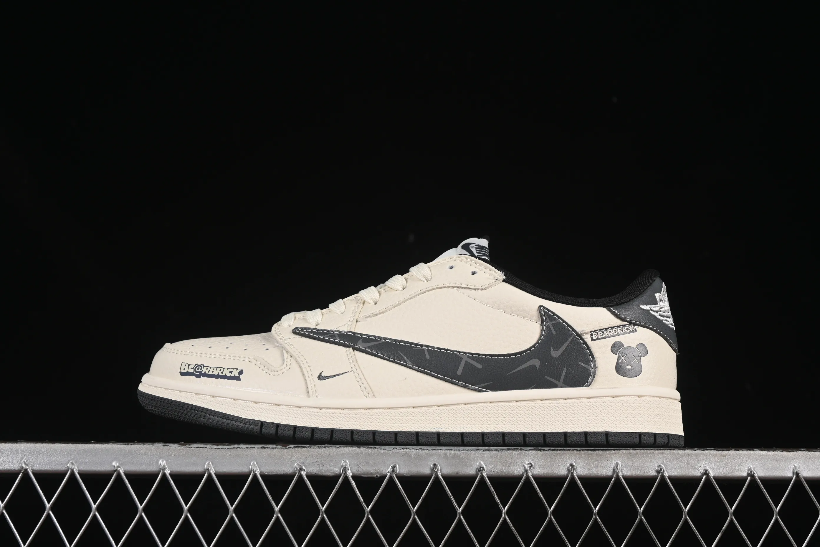 All categories Air Jordan Jordan series basketball shoes Air Jordan 1 Low high-end customized low-top sneakers Travis Scott x Fragment Design x Air Jordan 1 Low OG SP AJ1 Violent Bear joint beige small random hook low-top cultural casual sneakers LD2025-011